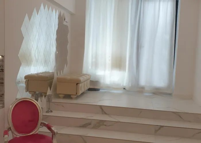 Boho Chic Free Parking Upon Request *