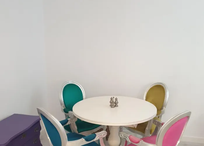 Boho Chic Free Parking Upon Request *